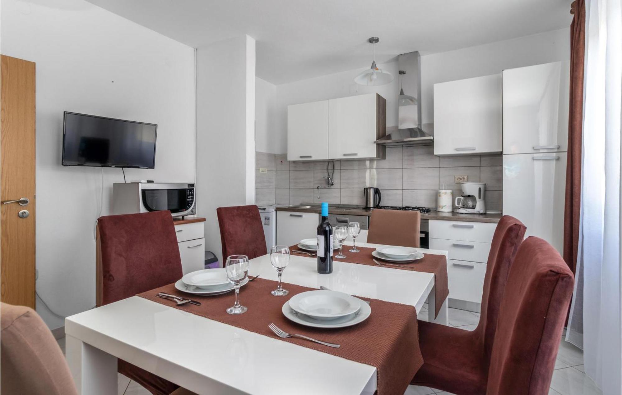 Nice Apartment In Jadranovo With Wifi Extérieur photo